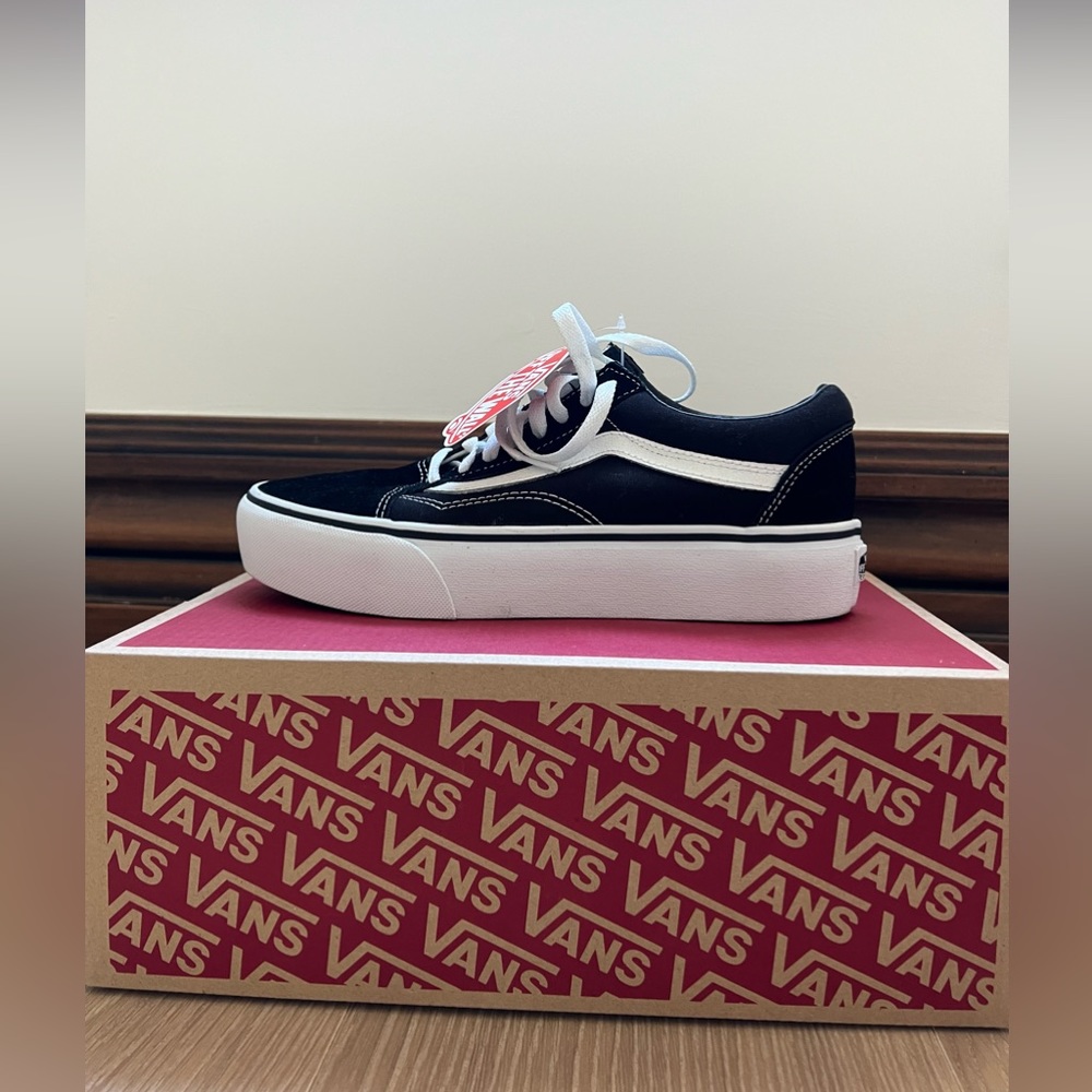 Vans Old Skool Platform. Black/White. Size 8.0W 6.5M. NWT.